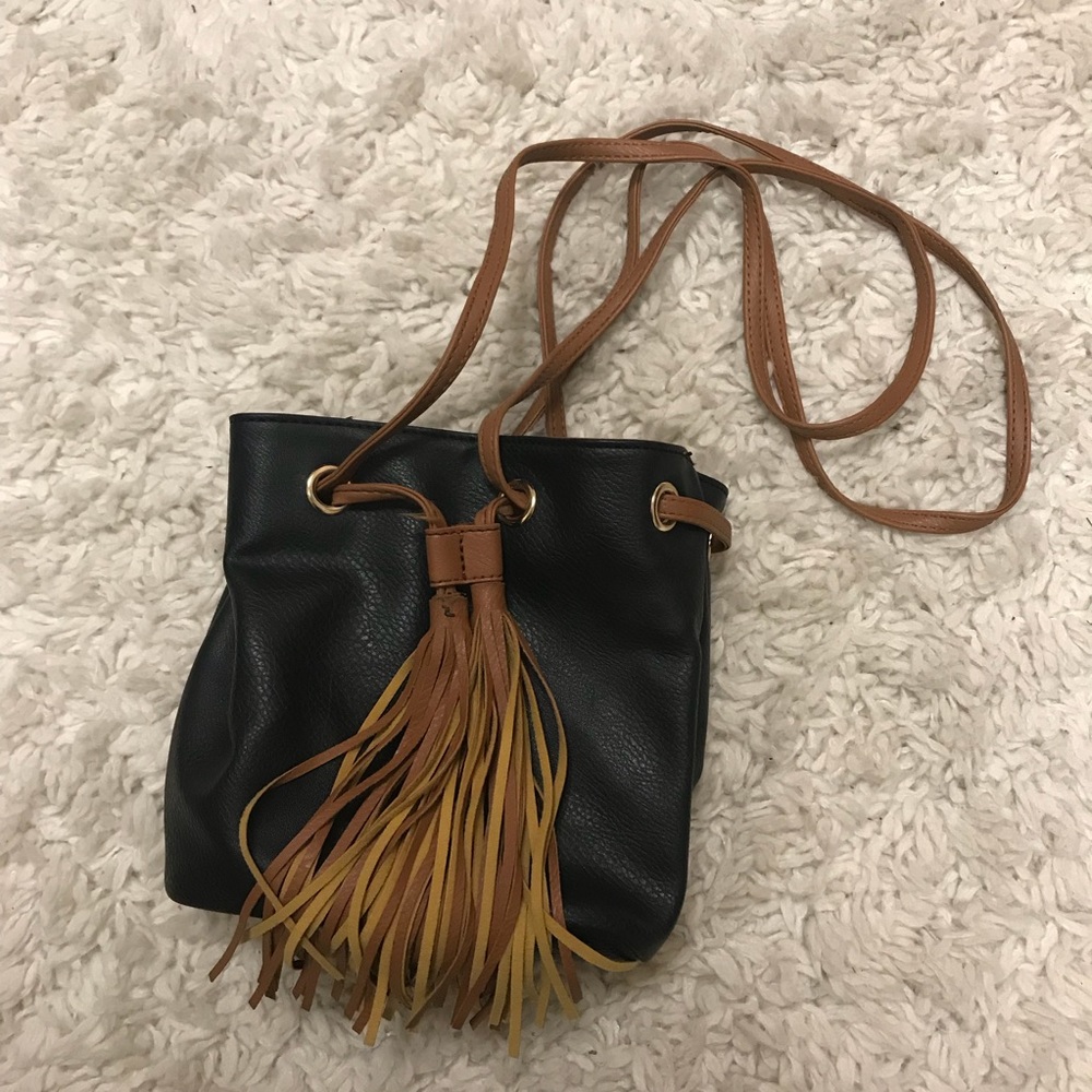 🔴MOVING SALE🔴 Tassel Bucket Bag